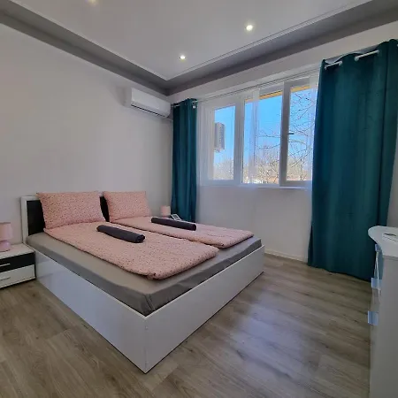 Lägenhet Luxury Two Bedroom Crown Botevgrad