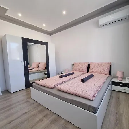 Lägenhet Luxury Two Bedroom Crown Botevgrad