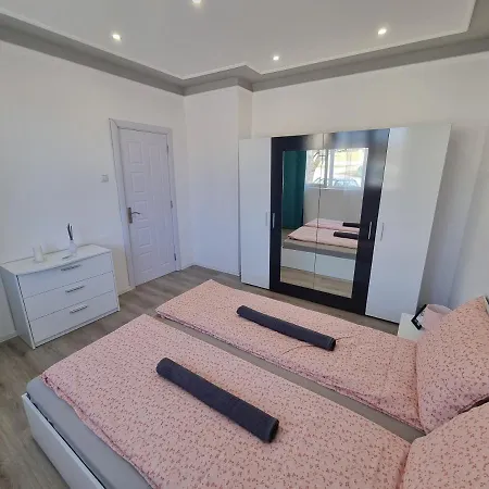 Lägenhet Luxury Two Bedroom Crown *
